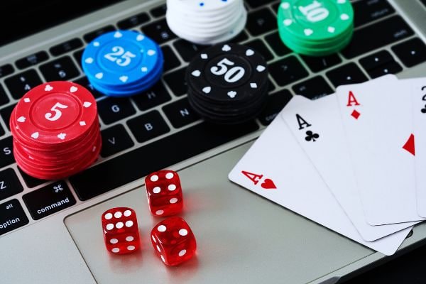 wealth dt3 Pakistan ke rupaye hi rakho